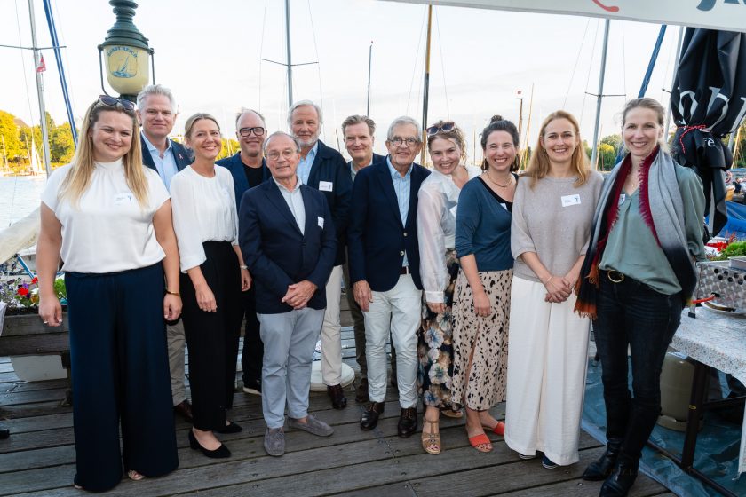Gruppenbild Ärzt:innen, Partner und Gründer des Mammazentrum Hamburg zur 30-Jahr-Feieram 26.08.2026 in Hamburg, Foto: Martin Zitzlaff www.zitzlaff.com